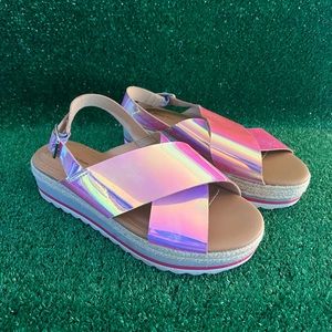 Time and Tru Women's Criss Cross Flatform Sandals with Memory Foam